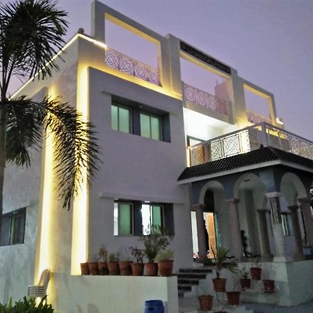 Royal Club & Resort Ахмедабад Экстерьер фото