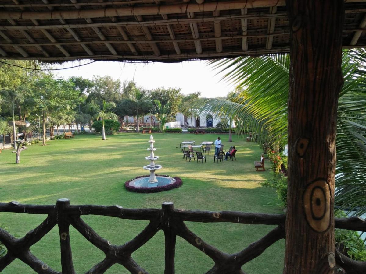 Royal Club & Resort Ахмедабад Экстерьер фото