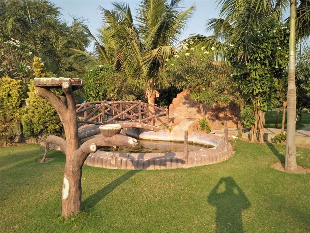 Royal Club & Resort Ахмедабад Экстерьер фото
